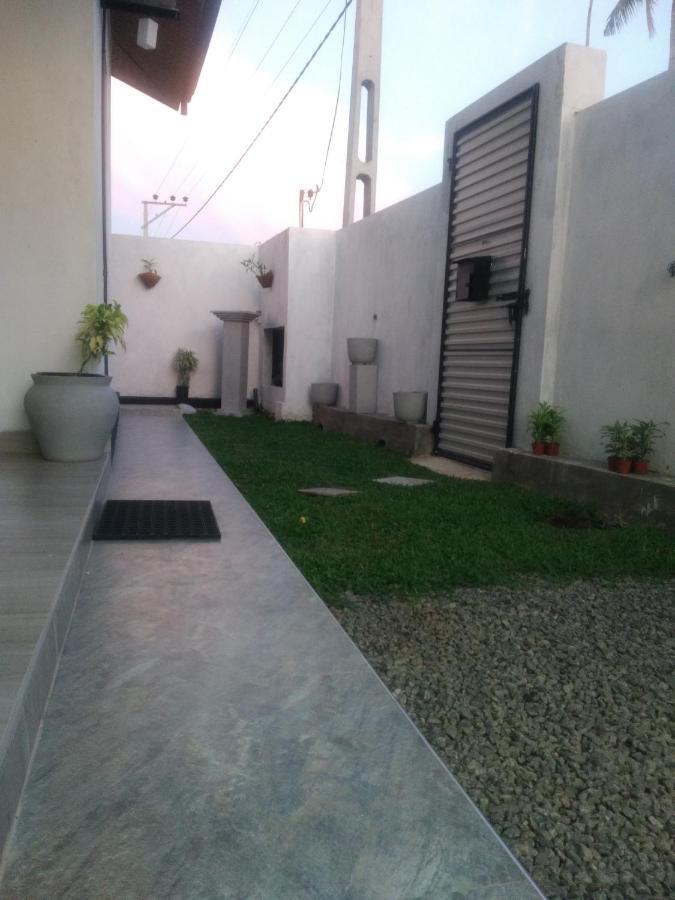 Queens Airport Residence Negombo Exteriör bild